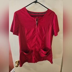Medium Ruby Red Serenity Koi Lite Scrub Top in Good Condition
